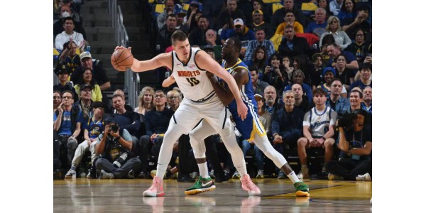 Nuggets ledet af Jokic besejrede Warriors og satte gang i en ny omgang spænding i NBA